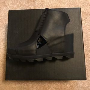 Sorel Joanie black leather bootie